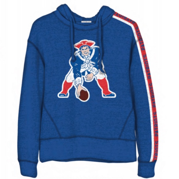 Patriots Throwback Logo Fleece Hoodie - Picture 3 of 6